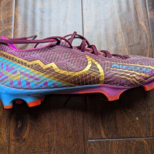 Purple Nike Zoom Mercurial Vapor soccer cleats, size 7